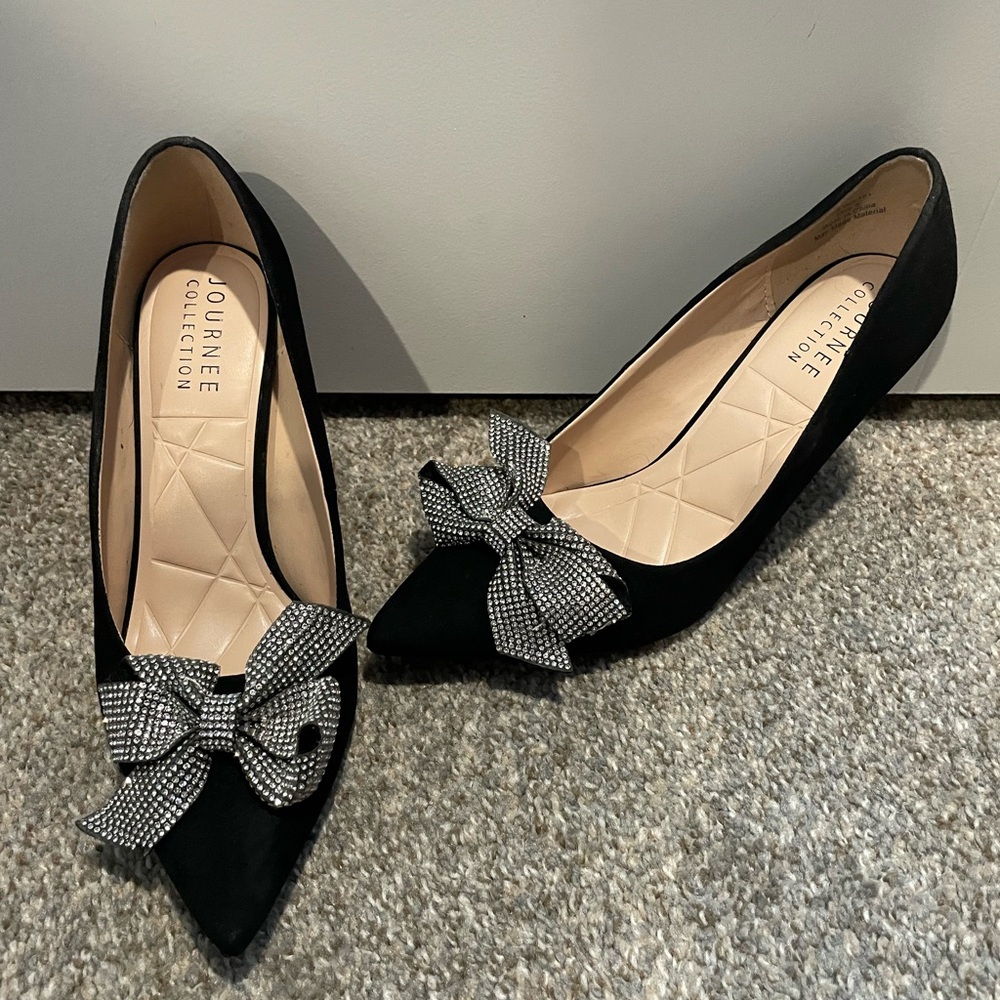Journee Collection Bow Heels